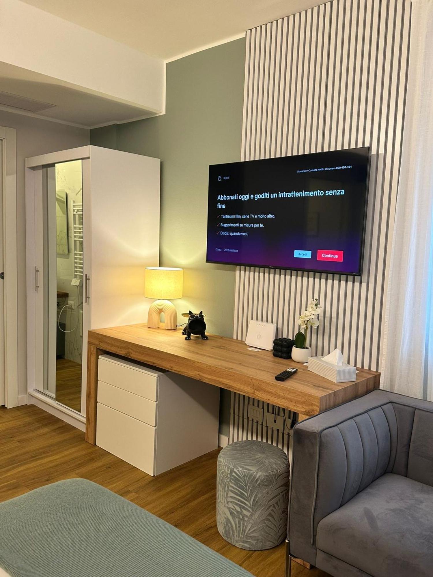 The Captain'S Apartments Sirocco - City Center Leonardo Academy Sesto Calende Εξωτερικό φωτογραφία